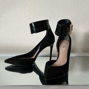 GUESS Adal Black Suede Ankle Strap Heels – Size 8.5M